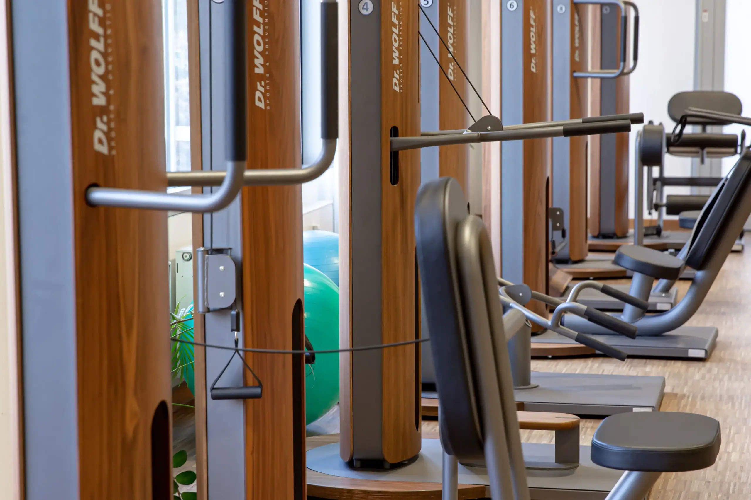 Die Geräte im Praxisraum von Physio Sport Plus in Düsseldorf und Ratingen